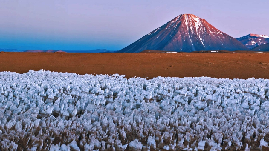 在智利与玻利维亚边界的雷勘克博火山 