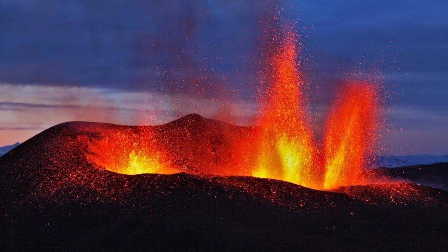 冰岛 、爆发中的艾雅法拉火山