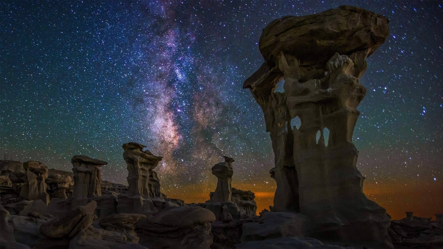 美国新墨西哥州 、Bisti/De-Na-Zin Wilderness上空的银河