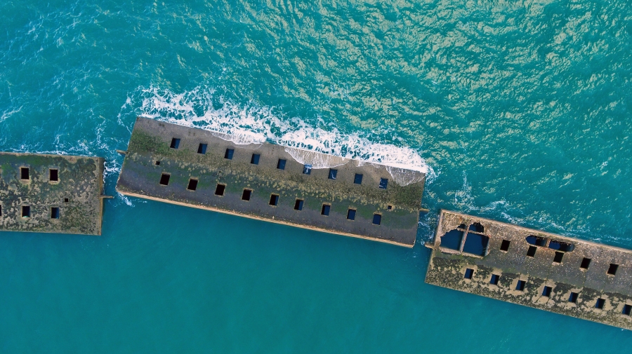 法国诺曼底Arromanches les Bain...、诺曼底入侵后的桑树港遗址