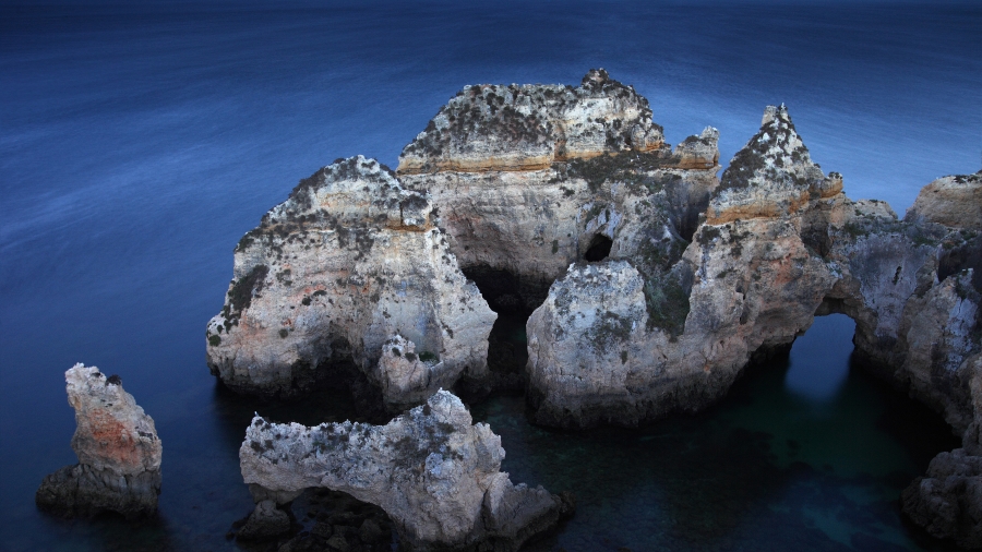 葡萄牙 、阿尔加维海岸附近的Ponta da Piedade岩层