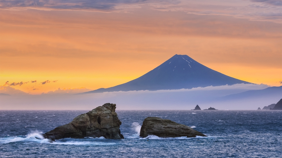 日本松崎 、富士山和双岩