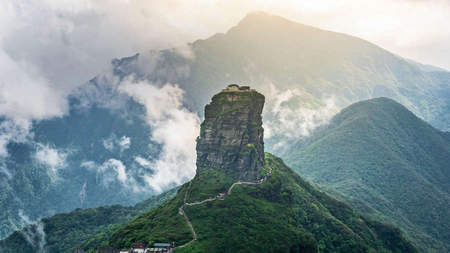 中国西南 、武陵山脉的最高峰梵净山