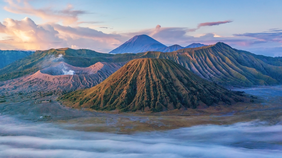 爪哇岛东部的婆罗摩火山、印度尼西亚 