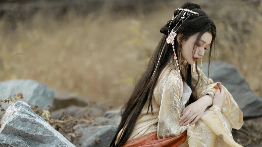 4k高清古装清纯美女壁纸图片、古风长发美女戴着头饰的唯美侧脸美女电脑壁纸