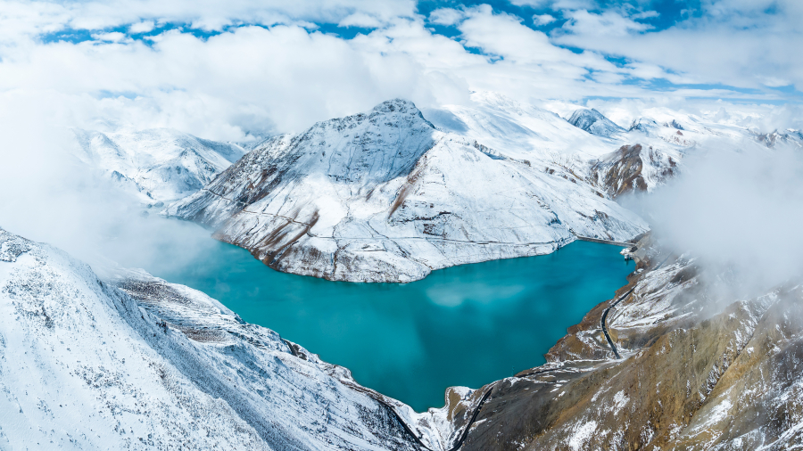 满拉水库的雪景，日喀则，中国西藏自治区 