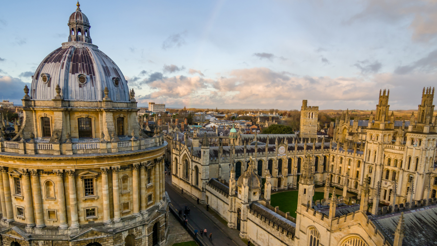 英国拉德克里夫图书馆和万灵学院，牛津大学，英格兰 