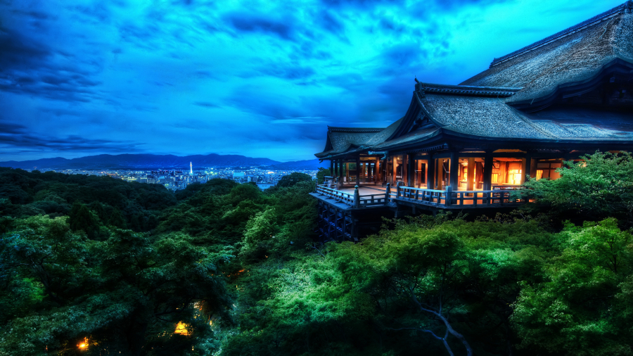 山林寺院中的风景，日本高清5k壁纸，夜晚灯火通明的山林